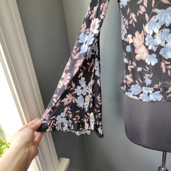 American Eagle Soft & Sexy Floral Crepe Top - Picture 5 of 5